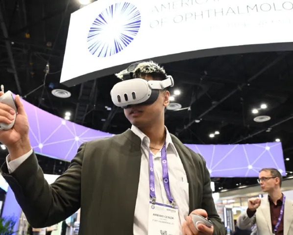 An ophthalmologist experiments with a clinical education simulator at the Academy's annual meeting